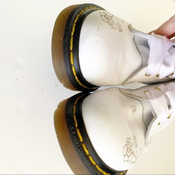 Dr. Martens RARE wedding 1c57 rose etched tall 14 hole ribbon laced boots - Picture 11 of 16